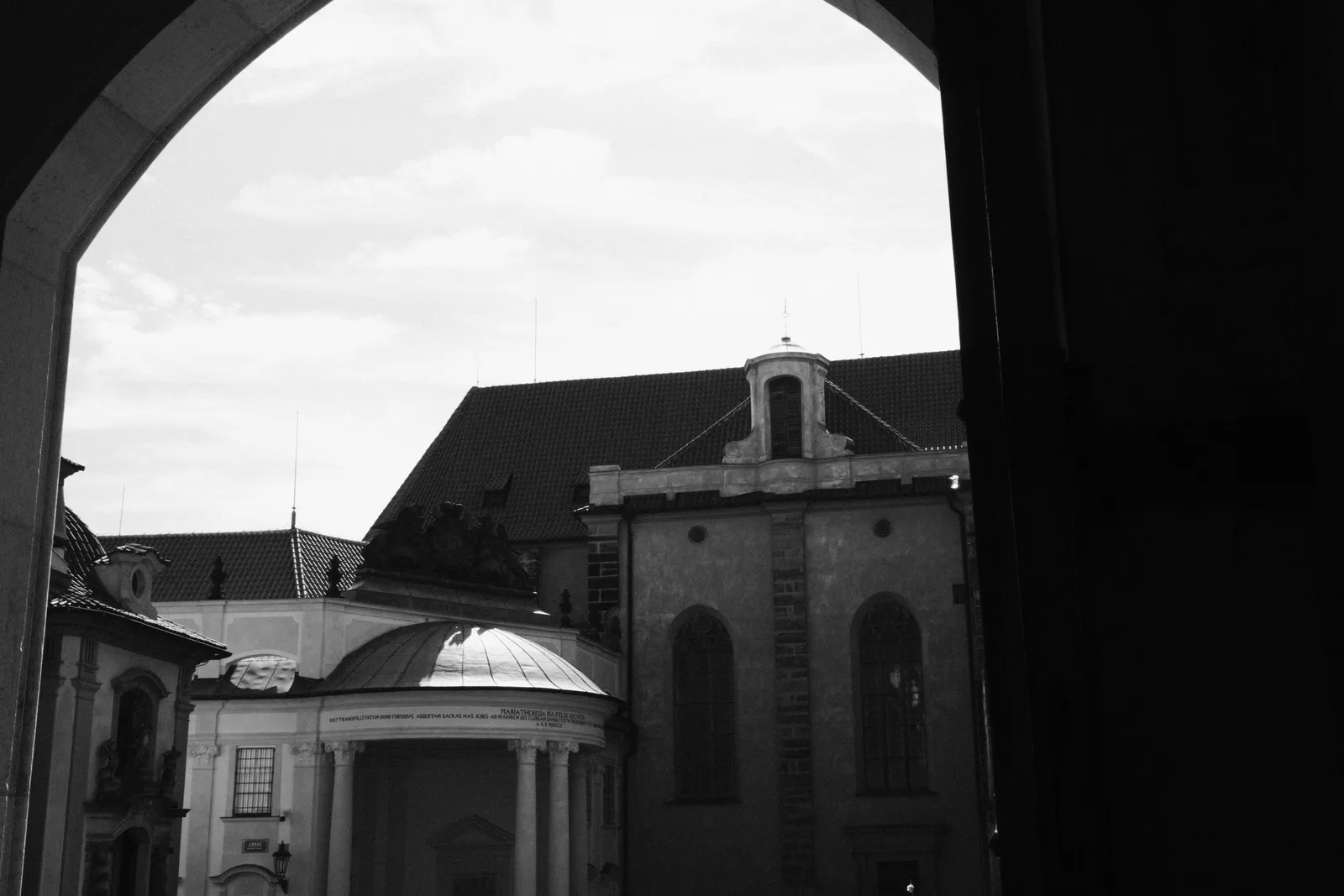 Durchblick vom Torbogen
